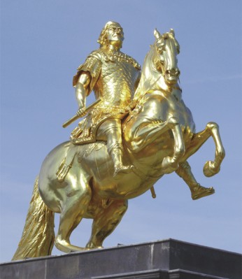 der Goldene Reiter an der Hauptstraße in Dresden - Reiterstandbild - August der Starke